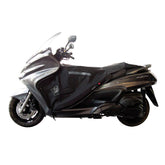 Coprigambe Termoscud R044X, un coprigambe impermeabile con fodera termica. Utilizzato su scooter. Di Tucano Urbano.